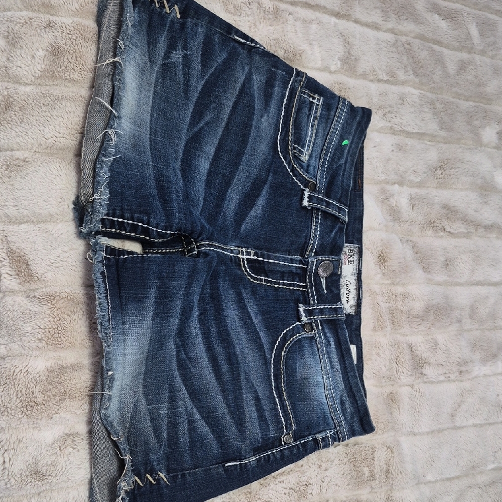 Buckle (BKE) Women's Dark Wash Denim Cutoff Shorts - Blue